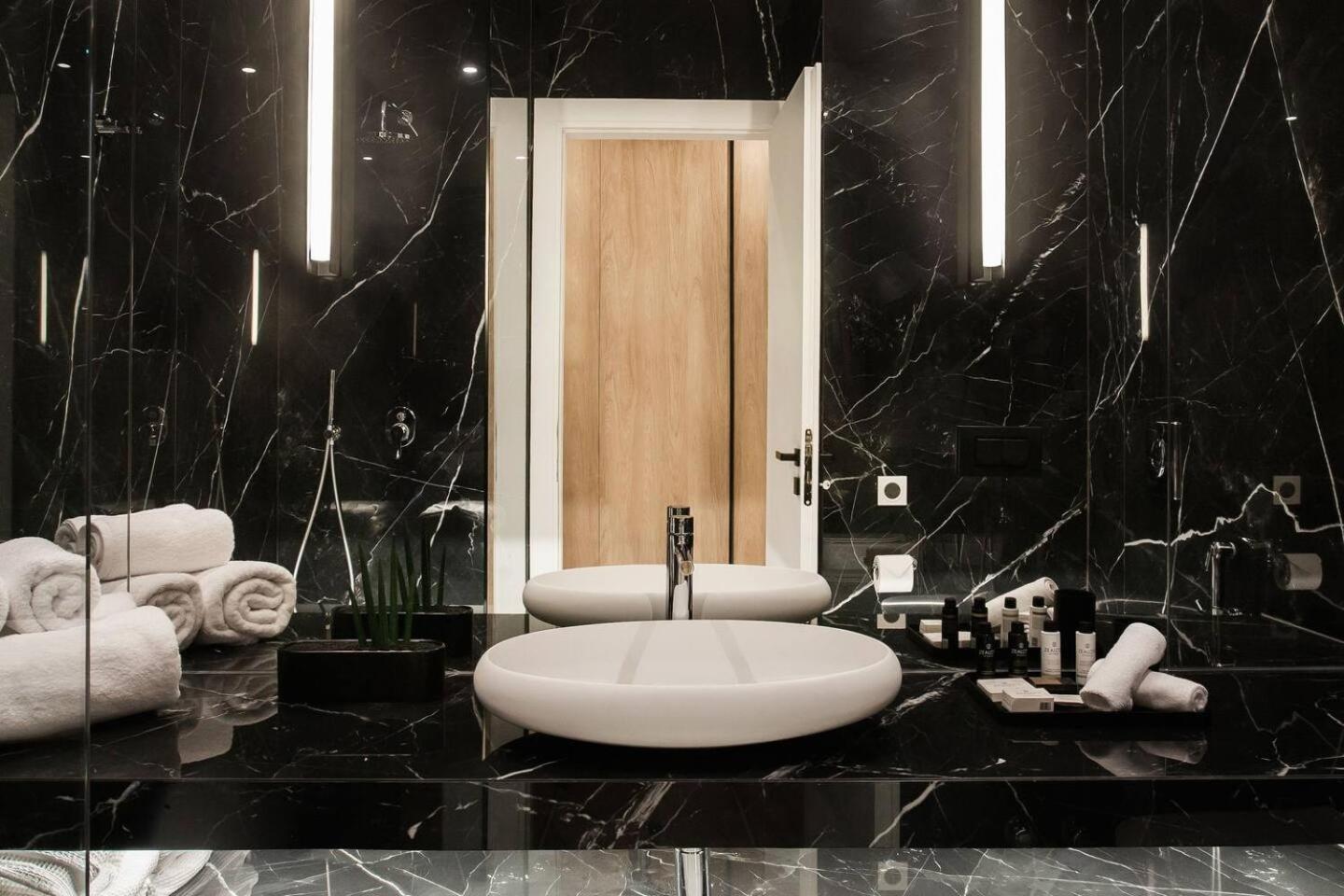 2 Sidebyside Suites In Athens Riviera By The Olon Buitenkant foto